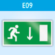 Знак E09 «Указатель двери эвакуационного выхода (правосторонний)» (пластик, 300х150 мм)